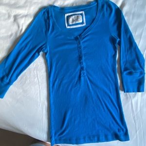 Beautiful blue Aeropostale top.
